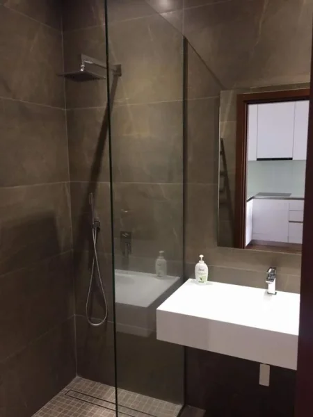 Tirane, jap me qera apartament Lux, 60 m² 50 Euro Nata (Rruga "Bardhok Biba" Tirane/Qender)