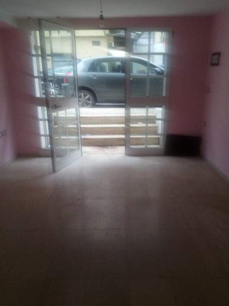 Tirane, shes dyqan Kati 1, 30 m² 4500 Euro/m2 (Bar piazza)