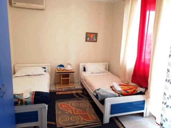 Tirane, jap me qera ditore apartament 110 m² 50 Euro (Bulevardi zogu i Pare)