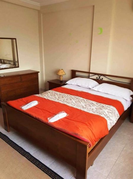 Tirane, jap me qera ditore apartament 110 m² 50 Euro (Bulevardi zogu i Pare)