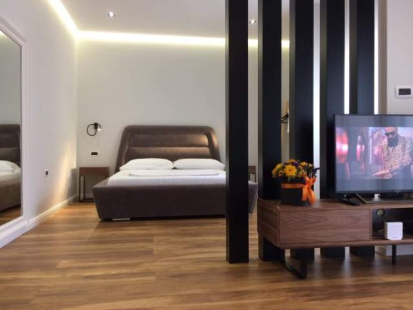 Tirane, jap me qera apartament Kati 8, 60 m² 50 Euro (Rruga Bardhok Biba Tirane\Qender)