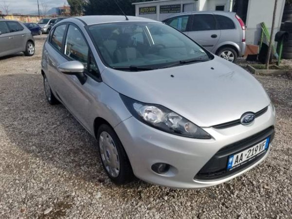 Tirane, jap me qera makine Ford Fiesta Viti 2010, 3.000 Leke