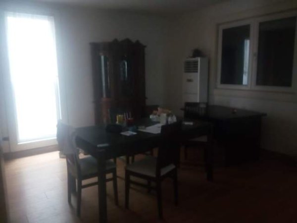 Tirane, jap me qera Vile 3+1+A+BLK Kati 3, 270 m² 1.900 Euro (Fakulteti i Shkencace te Natyres)