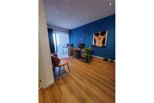 Tirane, jepet me qera zyre 68 m² 600 Euro