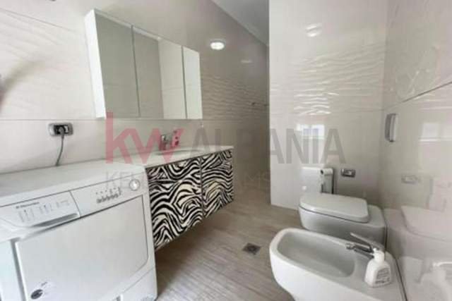 Tirane, jepet me qera apartament 3+1 Kati 3, 1.000 Euro (Bllok)