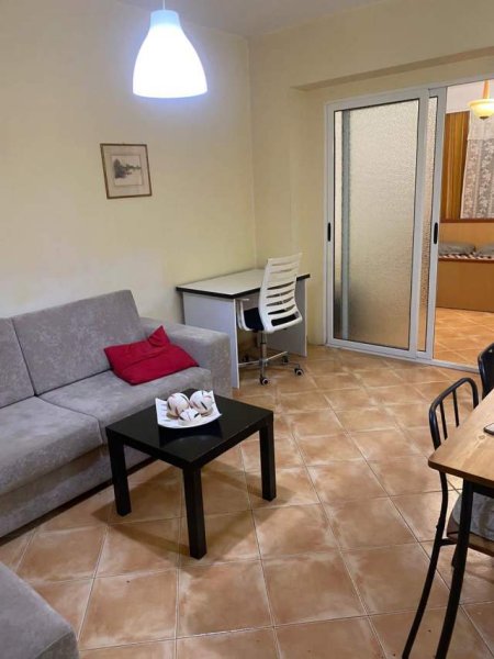 Tirane, jepet me qera apartament 1+1 Kati 4, 65 m² 350 Euro (Myslym Shyr)