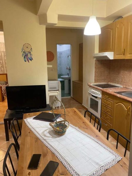 Tirane, jepet me qera apartament 1+1 Kati 4, 65 m² 350 Euro (Myslym Shyr)