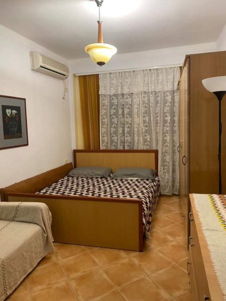 Tirane, jepet me qera apartament 1+1 Kati 4, 65 m² 350 Euro (Myslym Shyr)