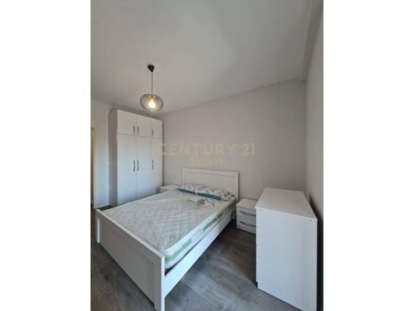 Tirane, jepet me qera apartament 1+1 Kati 3, 75 m² 400 Euro (ALI DEMI)