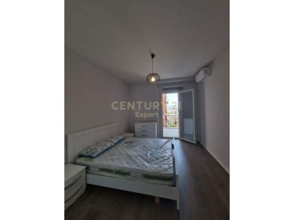 Tirane, jepet me qera apartament 1+1 Kati 3, 75 m² 400 Euro (ALI DEMI)