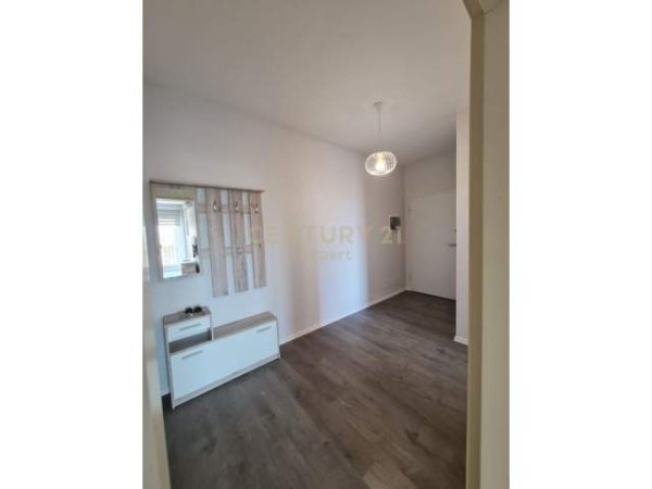 Tirane, jepet me qera apartament 1+1 Kati 3, 75 m² 400 Euro (ALI DEMI)
