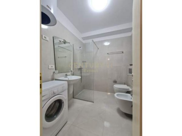 Tirane, jepet me qera apartament 1+1 Kati 3, 75 m² 400 Euro (ALI DEMI)