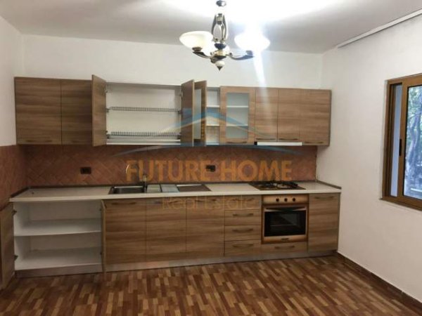 Durres, jepet me qera shtepi 2+1+BLK Kati 1, 133 m² 170 Euro (Ish Keneta, Durres)