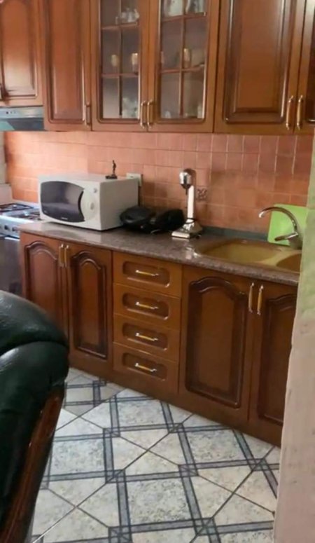 Tirane, jepet me qera apartament 2+1 Kati 4, 80 m² 350 Euro (Rruga e Kavajes)