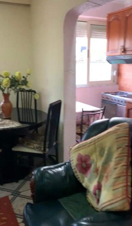 Tirane, jepet me qera apartament 2+1 Kati 4, 80 m² 350 Euro (Rruga e Kavajes)