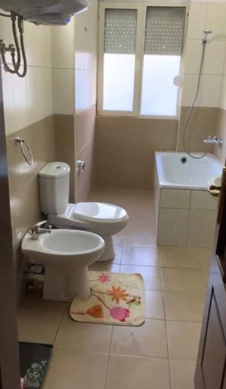 Tirane, jepet me qera apartament 2+1 Kati 4, 80 m² 350 Euro (Rruga e Kavajes)