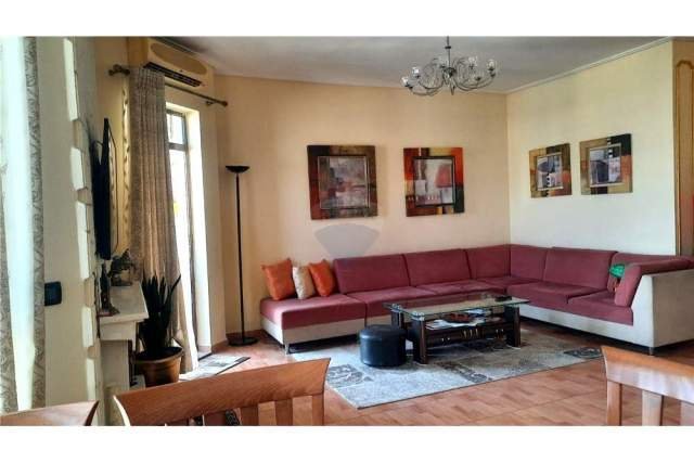 Tirane, jepet me qera apartament 2+1 150 m² 700 Euro (rruga kavajes)