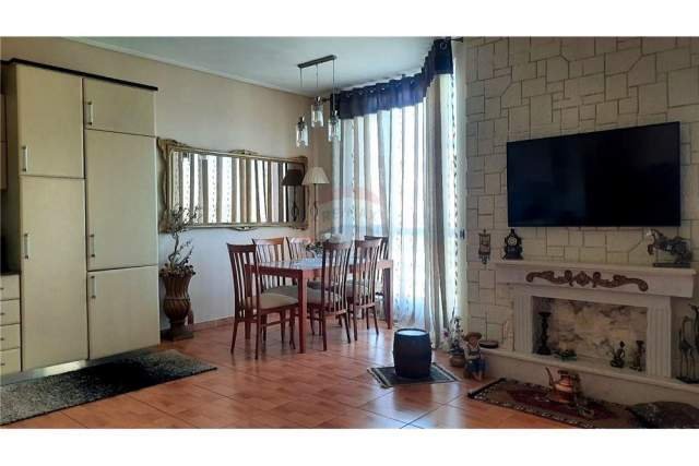 Tirane, jepet me qera apartament 2+1 150 m² 700 Euro (rruga kavajes)