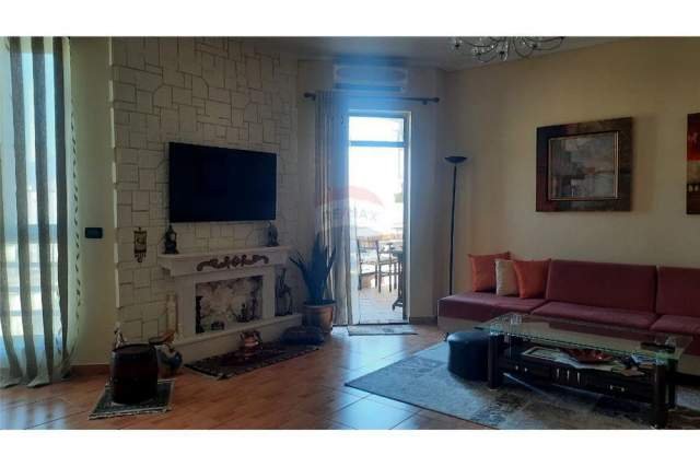 Tirane, jepet me qera apartament 2+1 150 m² 700 Euro (rruga kavajes)