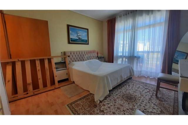 Tirane, jepet me qera apartament 2+1 150 m² 700 Euro (rruga kavajes)