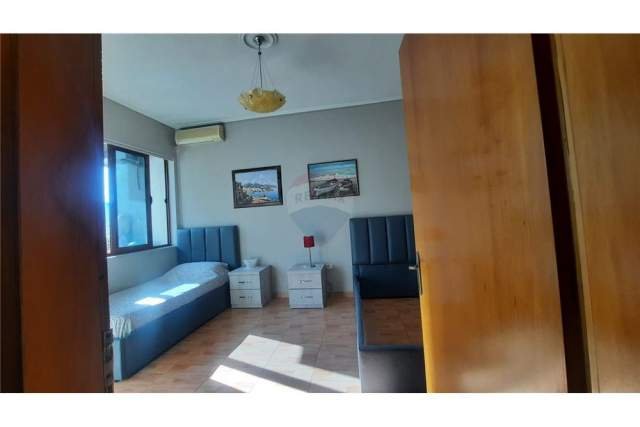 Tirane, jepet me qera apartament 2+1 150 m² 700 Euro (rruga kavajes)