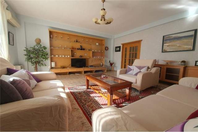 Tirane, jepet me qera apartament 2+1 125 m² 700 Euro (BLLOKU)