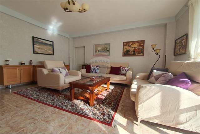 Tirane, jepet me qera apartament 2+1 125 m² 700 Euro (BLLOKU)