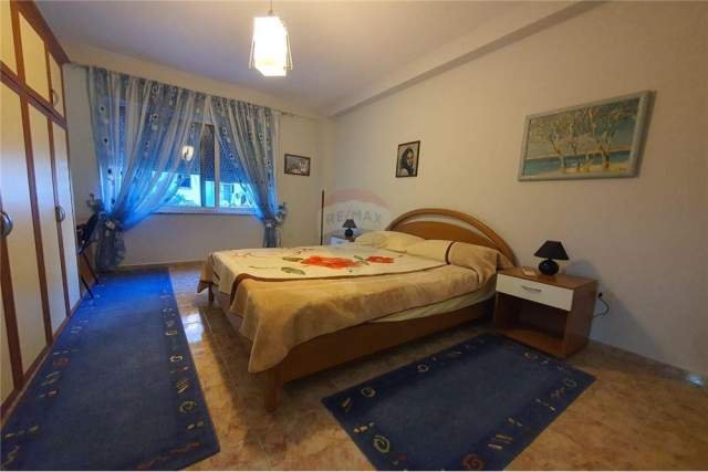 Tirane, jepet me qera apartament 2+1 125 m² 700 Euro (BLLOKU)