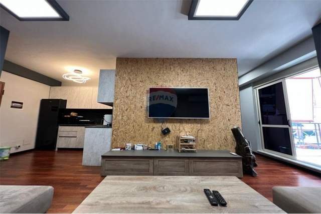 Tirane, jepet me qera apartament 75 m² 550 Euro (kompleksi deliorgji)