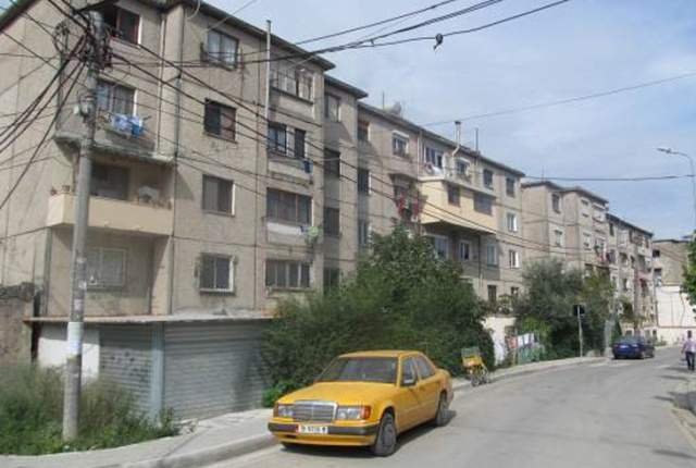 Tirane, Kamez, Shitet Apartament 2+1 Kati 3, 75 m² 3.200.000 Leke ("Llambi Bonata")