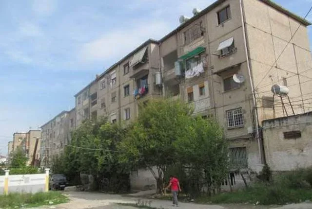 Tirane, Kamez, Shitet Apartament 75 m², 2+1, Kati 3, Cmimi Fillestar 3.200.000 Leke ("Llambi Bonata")
