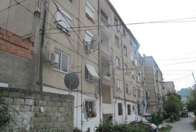 Tirane, Kamez, Shitet Apartament 2+1 Kati 3, 75 m² 3.200.000 Leke ("Llambi Bonata")