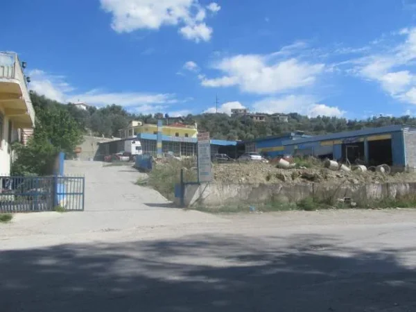 Lushnje, Shitet Truall 3,891 m² + Ndertese 798 m², Cmimi Fillestar 25.020.000 Leke (Karbunare e Poshtme , Lushnje)