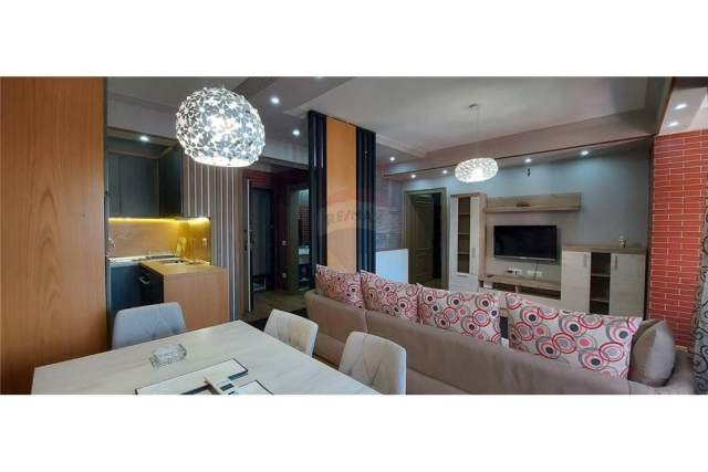 Tirane, jepet me qera apartament 94 m² 800 Euro (myslym shyri)