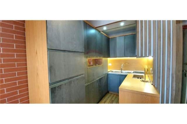 Tirane, jepet me qera apartament 94 m² 800 Euro (myslym shyri)