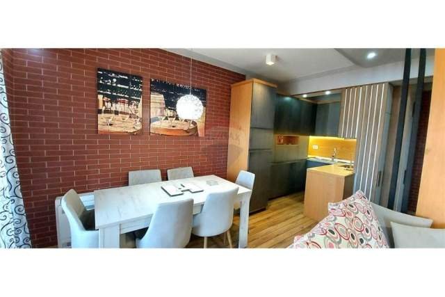 Tirane, jepet me qera apartament 94 m² 800 Euro (myslym shyri)
