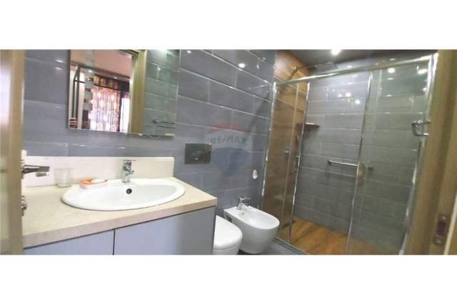 Tirane, jepet me qera apartament 94 m² 800 Euro (myslym shyri)