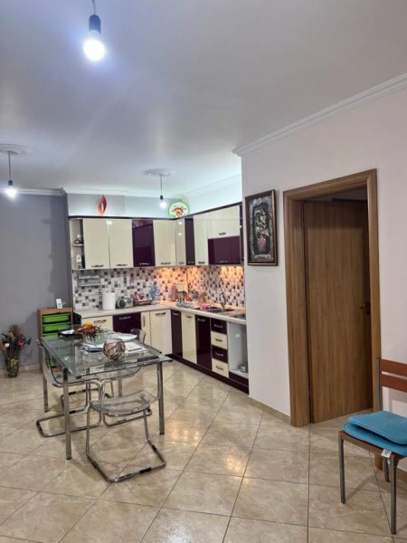 Tirane, shes apartament 2+1 Kati 3, 102 m² 102.000 Euro (Kthesa e Kmzes,Spitali Hygea)