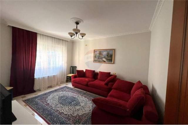 Tirane, jepet me qera apartament 70 m² 550 Euro (PAZARI IRI)