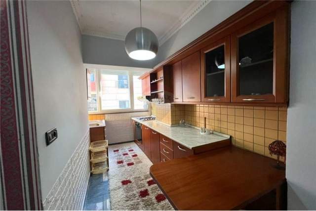 Tirane, jepet me qera apartament 70 m² 550 Euro (PAZARI IRI)
