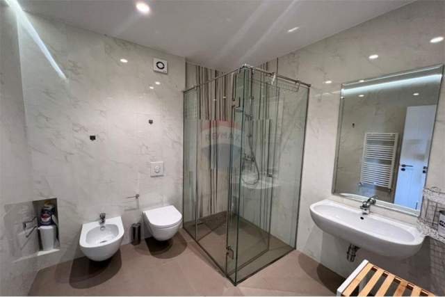 Tirane, jepet me qera apartament 139 m² 2.000 Euro (AMBASADOR 3)