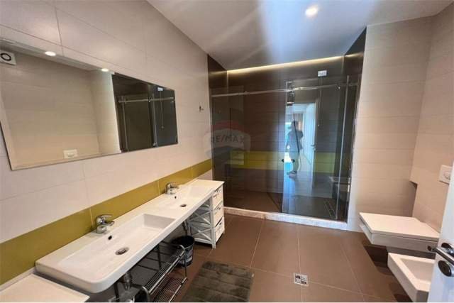 Tirane, jepet me qera apartament 139 m² 2.000 Euro (AMBASADOR 3)