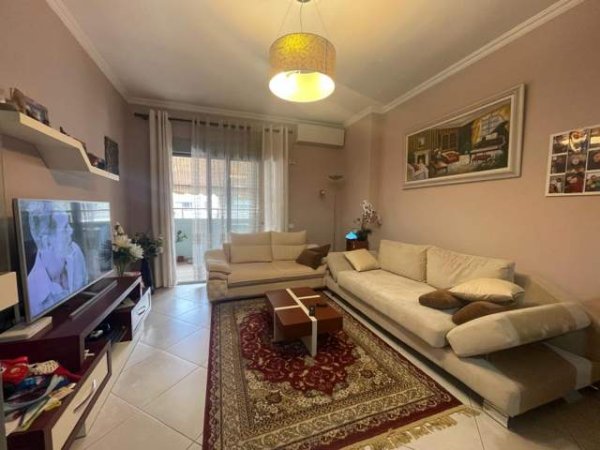 Tirane, jepet me qera apartament 2+1 Kati 7, 100 m² 400 Euro (Astir)