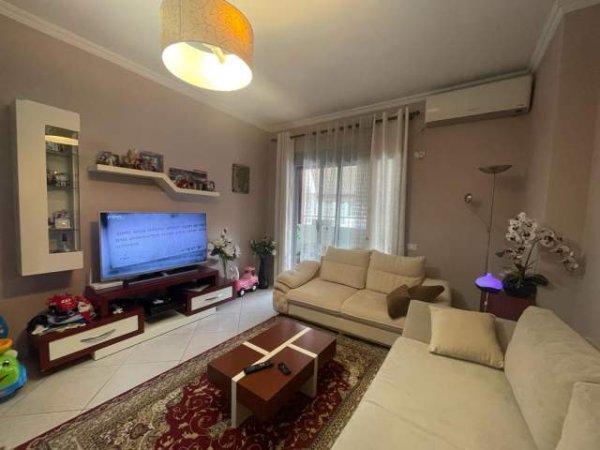 Tirane, jepet me qera apartament 2+1 Kati 7, 100 m² 400 Euro (Astir)