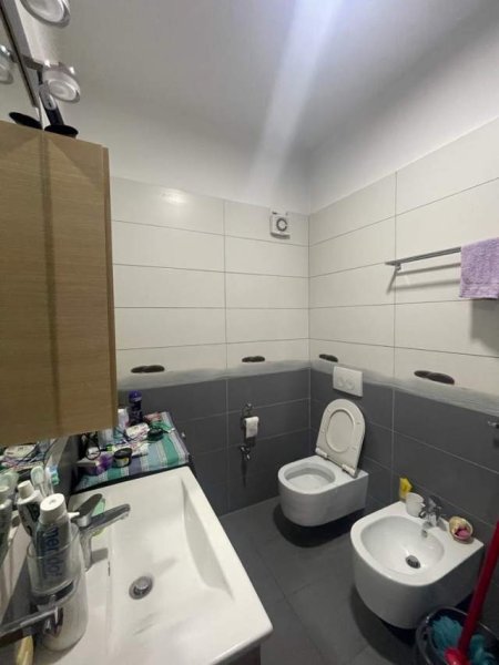 Tirane, jepet me qera apartament 2+1 Kati 7, 100 m² 400 Euro (Astir)