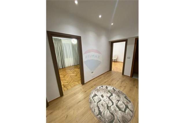 Tirane, jepet me qera 3+1+BLK Kati 4, 750 Euro