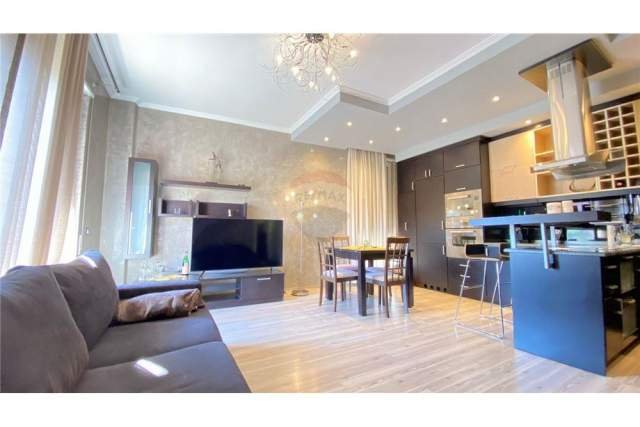 Tirane, jepet me qera apartament 3+1 130 m² 700  (rruga elbasanit)