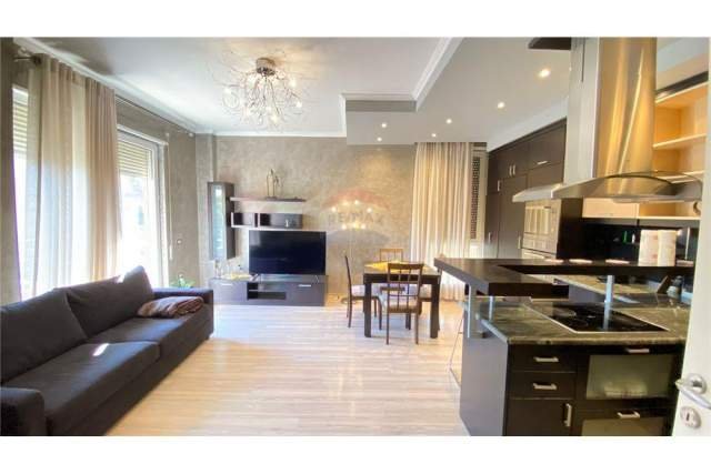 Tirane, jepet me qera apartament 3+1 130 m² 700  (rruga elbasanit)