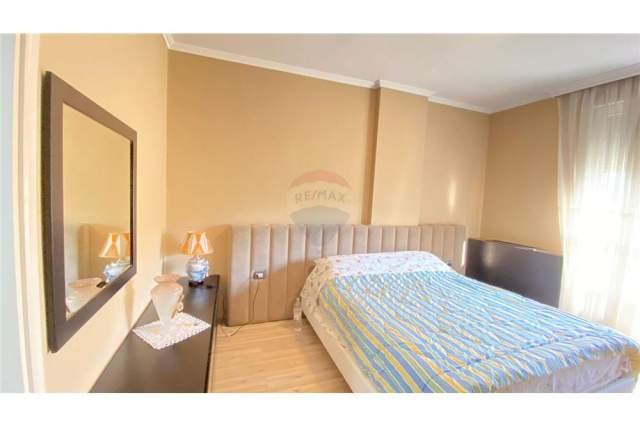 Tirane, jepet me qera apartament 3+1 130 m² 700  (rruga elbasanit)