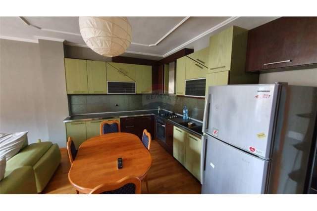 Tirane, jepet me qera apartament 2+1 117 m² 500 Euro (rruga elbasanit)